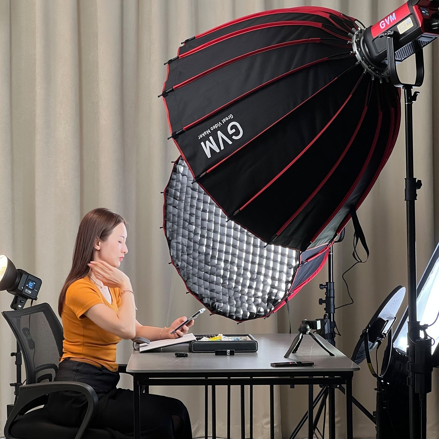 GVM PRO-SD200B 200W Bi-Color Monolight With Softbox 2 kits - GVMLED